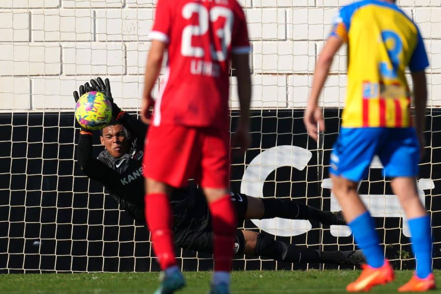 Young goalkeeper Rome-Jayden Owusu-Oduro makes debut for Dutch side AZ Alkmaar