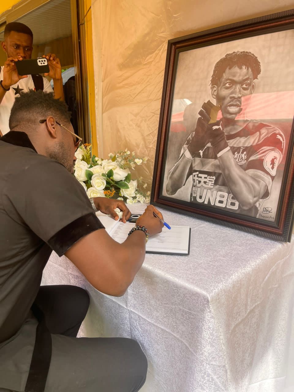 Pictures: Asamoah Gyan signs book of condolence at Christian Atsu's family house