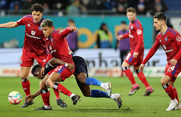 Attacker Ransford Yeboah Königsdörffer scores in HSV's draw with Darmstadt