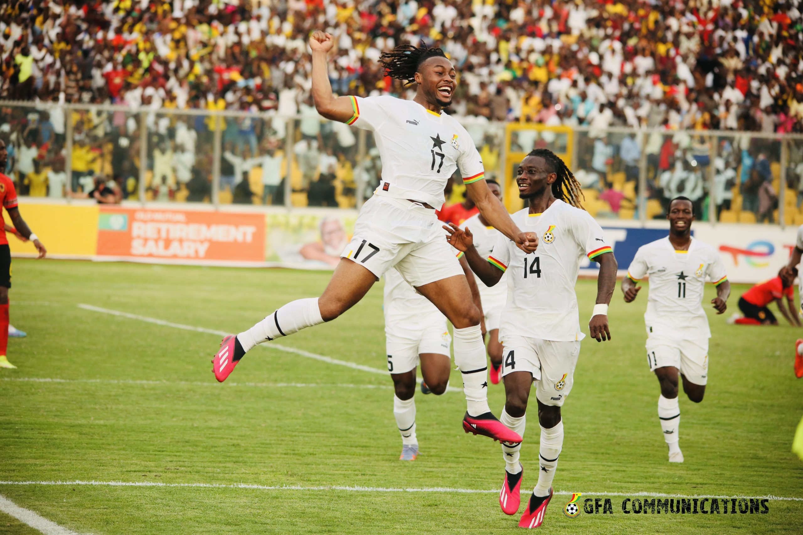 Video: Asamoah Gyan gives Antoine Semenyo attacking tips after Angola game