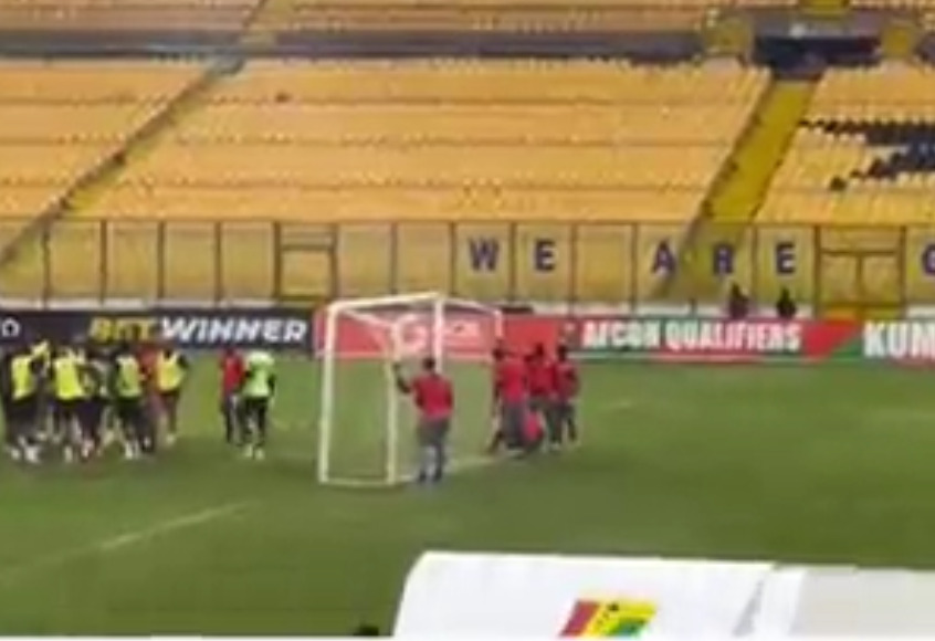2023 AFCON qualifiers: "Macho men" employed to secure goalpost after Wollacott accident [VIDEO]