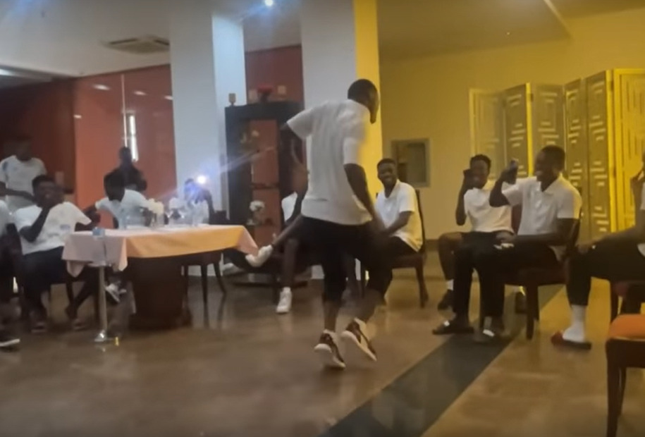 Black Stars newboy Patrick Kpozo shows off crazy dance moves during initiation [VIDEO]