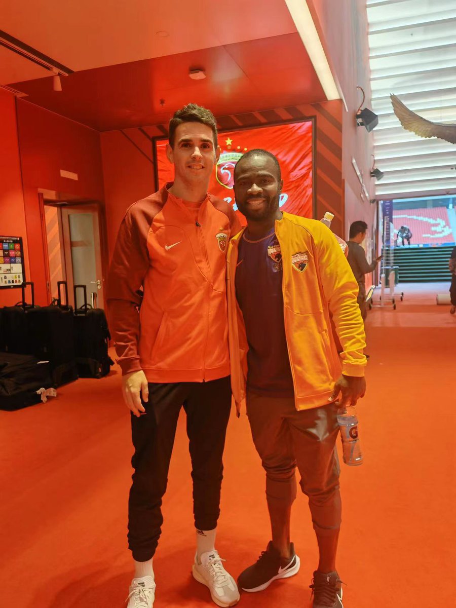 Ghana's Frank Acheampong meets former Chelsea attacker Oscar