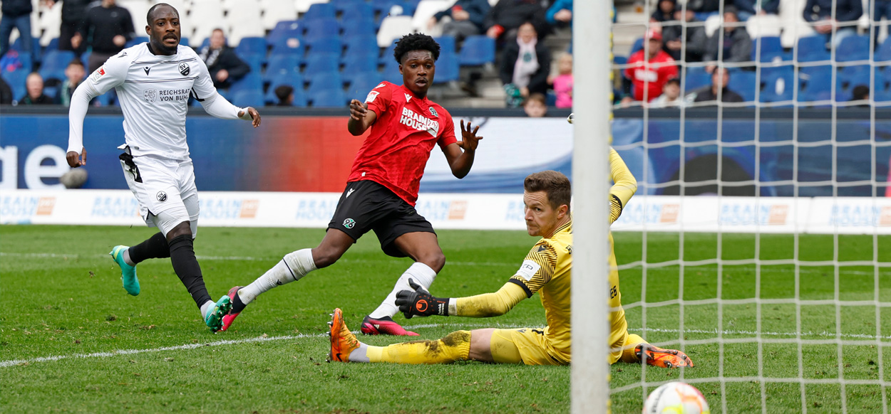 Derrick Köhn scores and grabs assist in Hannover 96 3-1 win against Sandhausen