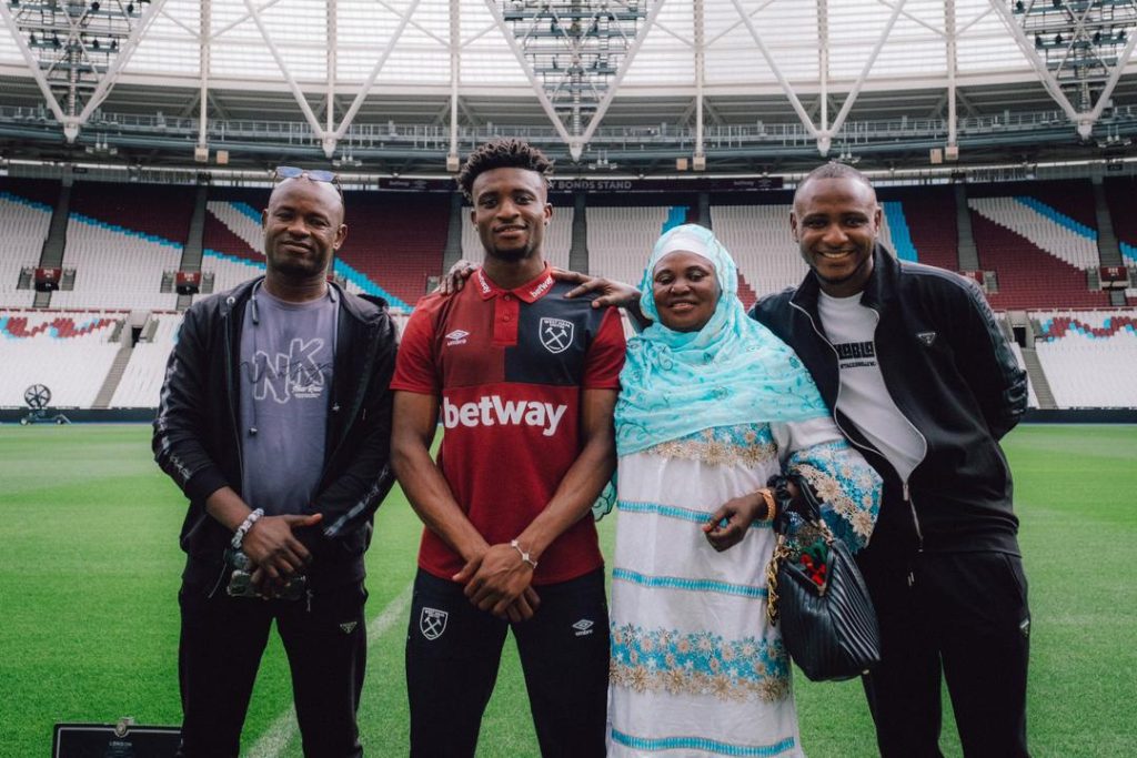 Mother, brothers of Mohammed Kudus join Ghana star in London for West Ham unveiling