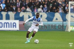 Ghana midfielder Elisha Owusu sees red in France
