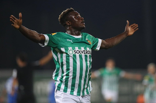 Ghanaian striker Abdul Aziz Yakubu scores to help Rio Ave to hold Vizela in a 1-1 draw