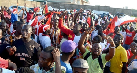 Kotoko fans protest at training grounds to demand sacking of coach Prosper Narteh Ogum