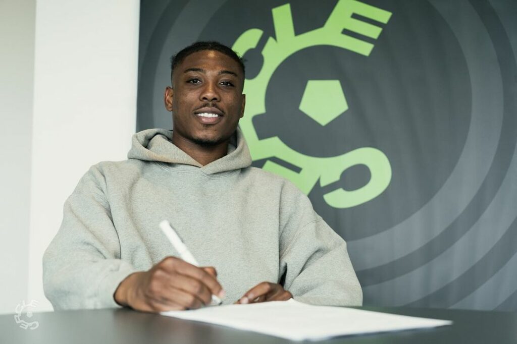 Ghanaian midfielder Abu Francis inks contract extension with Cercle Brugge