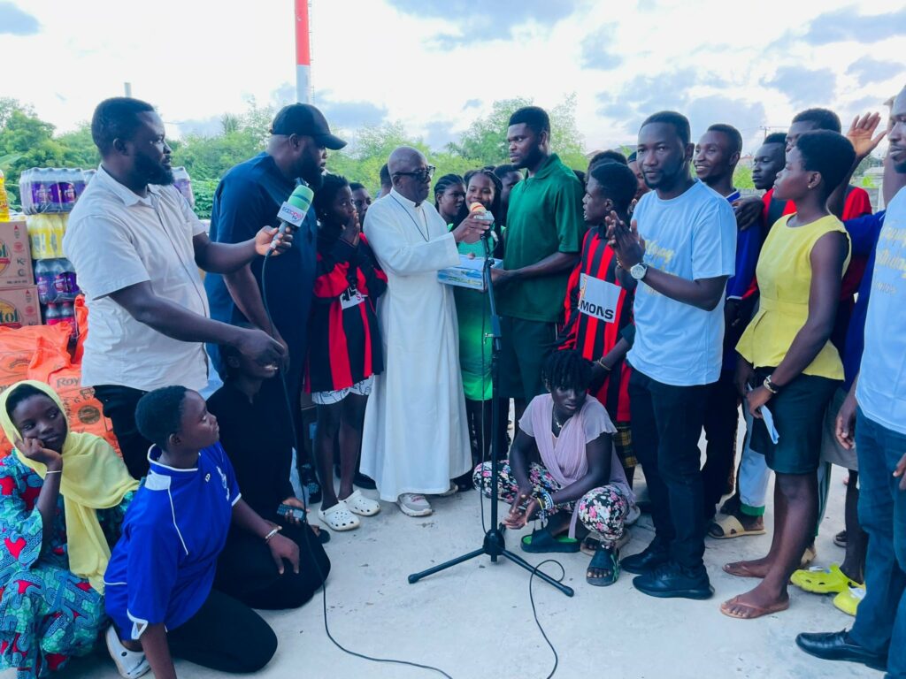 Thomas Partey extends helping hand to Accra's street children, donates money and supplies to Catholic Action for Street Children