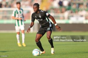 Ghanaian defender Derrick Köhn faces tough competition for starting spot at Werder Bremen