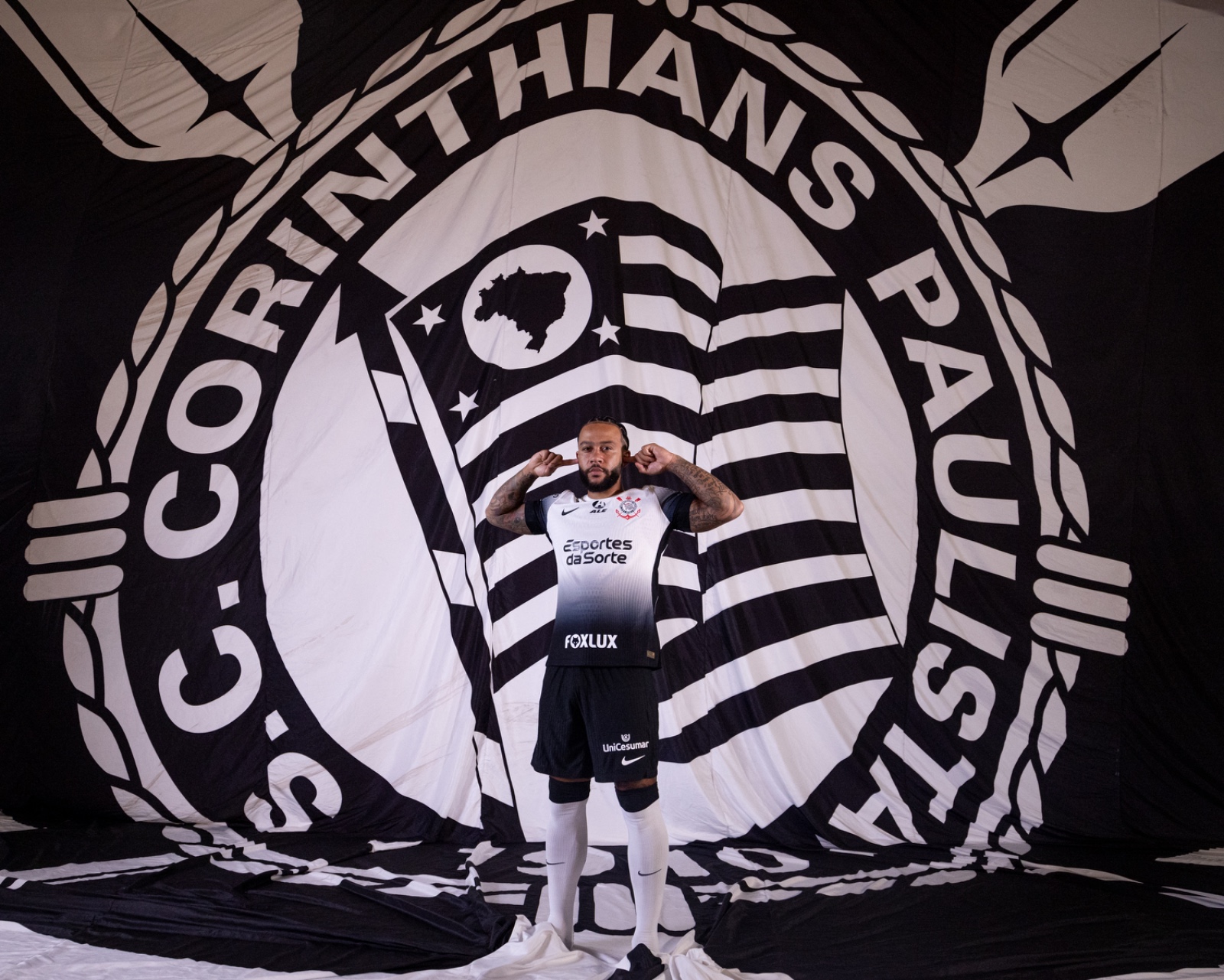 Memphis Depay reflects on reconnecting with his Ghanaian roots during Corinthians unveiling